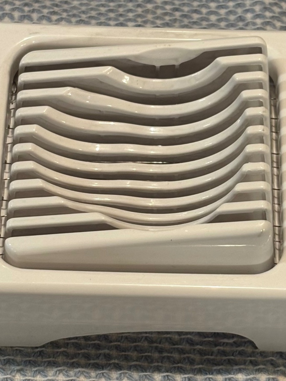 Pampered chef egg slicer